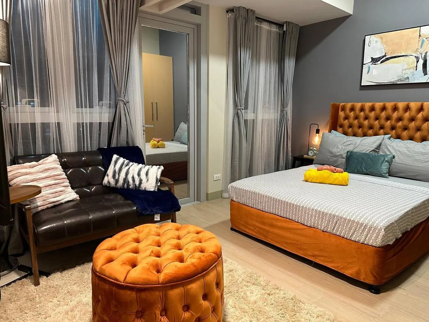 Private Condo Unit In Uptown Parksuites I & II Manila