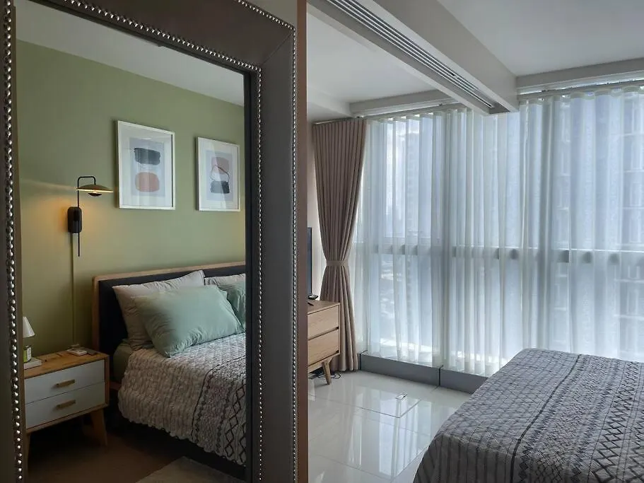 Private Condo Unit In Uptown Parksuites I & II Manila