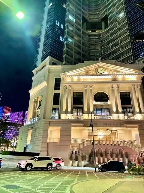 Private Condo Unit In Uptown Parksuites I & II Manila 0*,