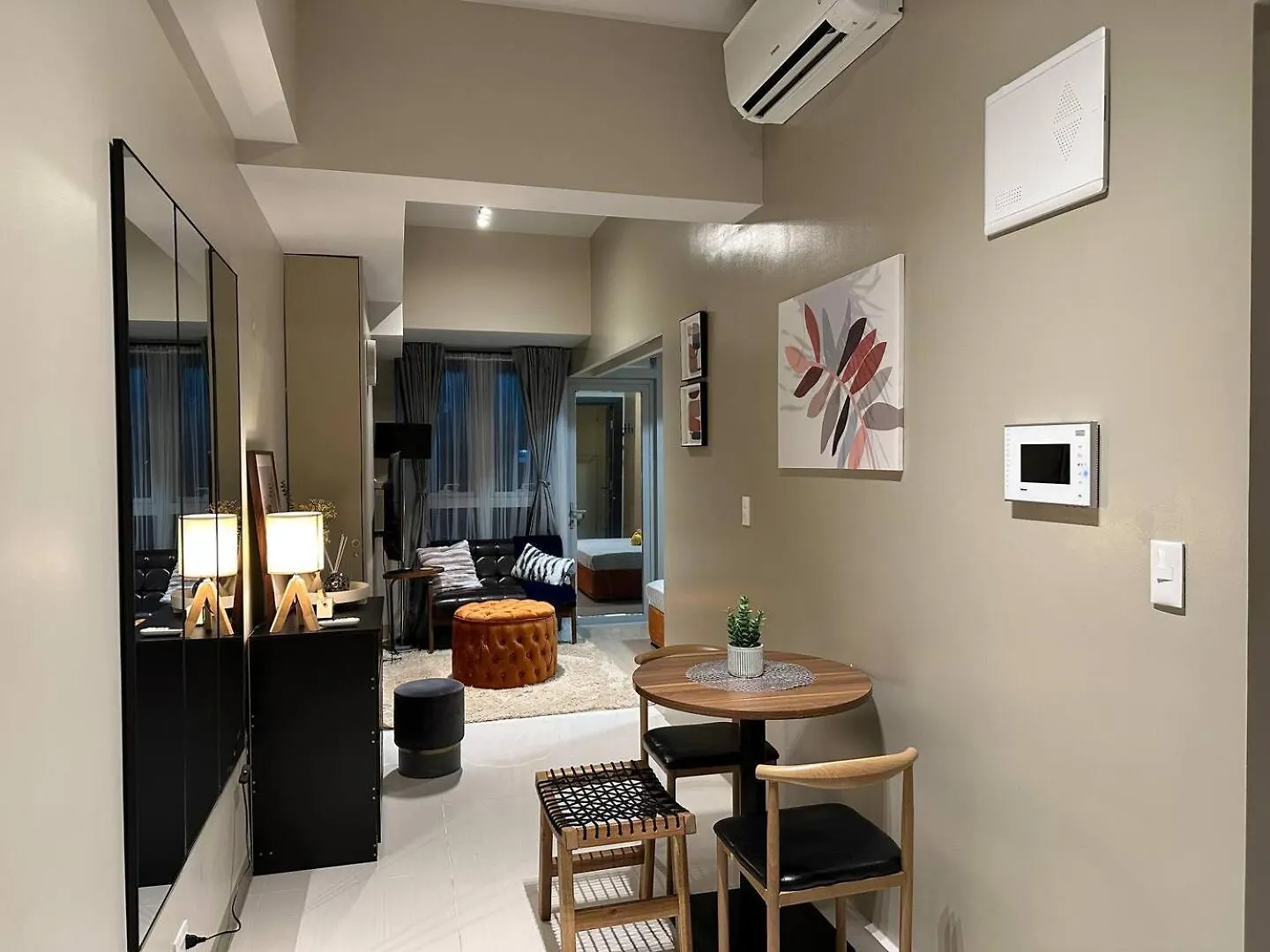 Private Condo Unit In Uptown Parksuites I & II Manila Filippinerna
