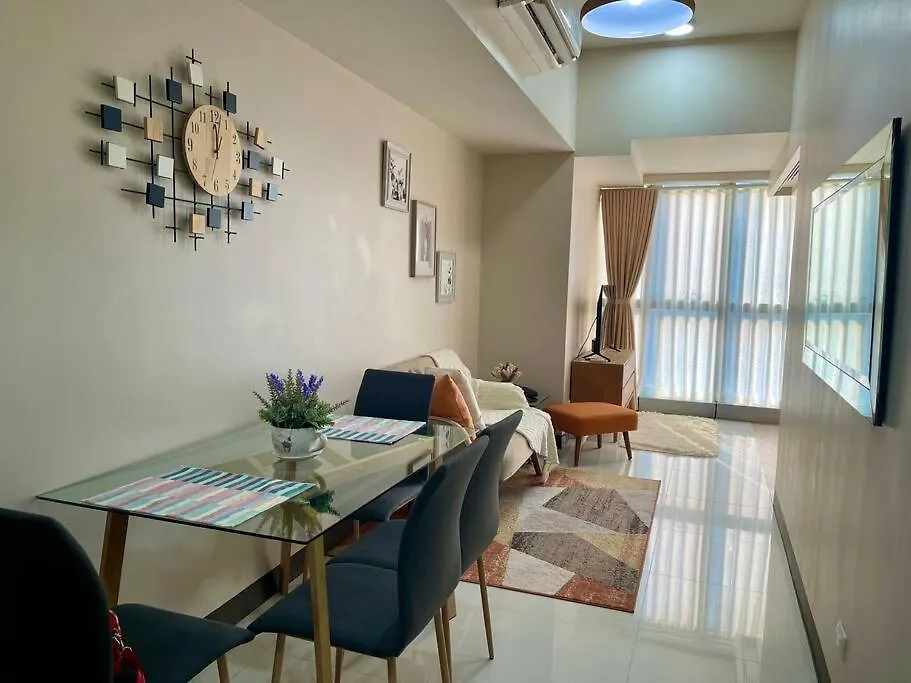 Private Condo Unit In Uptown Parksuites I & II Manila