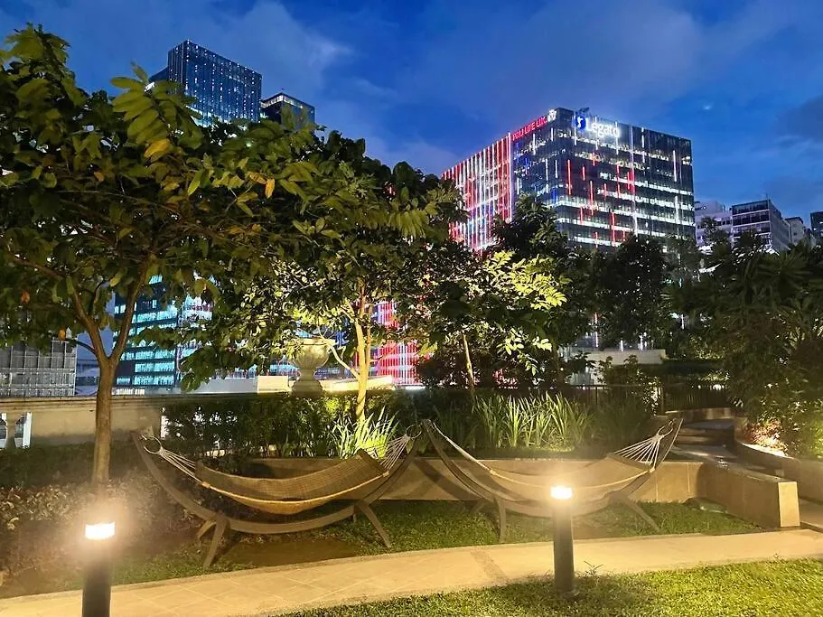 Private Condo Unit In Uptown Parksuites I & II Manila